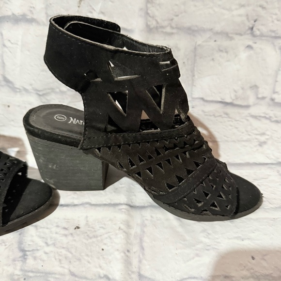 Nature Breeze Elegant Black Footwear - Picture 2 of 4